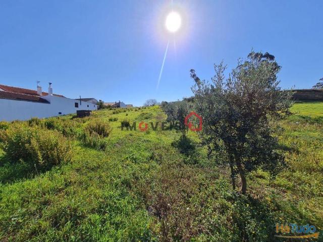 Terreno com uma área total de 3.600 m2, para construção. | 26063250046