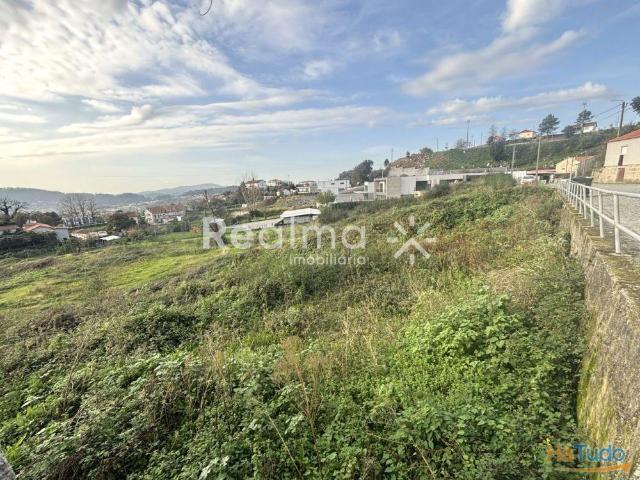 Terreno com Viabilidade Construtiva em Esporões Braga | 26084060930