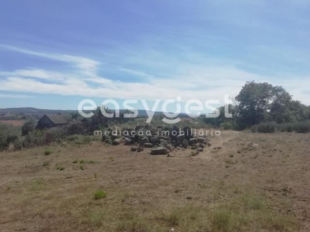 Terreno com viabilidade de construção em Caria Belmonte