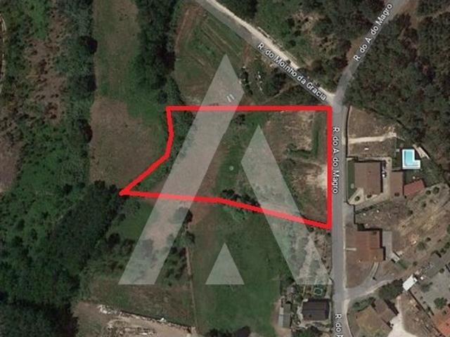 Terreno com viabilidade de construção para várias moradias