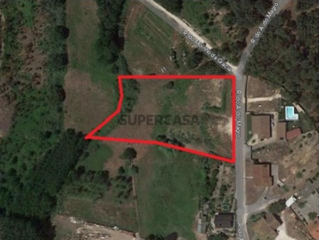 Terreno com viabilidade de construção para várias moradias