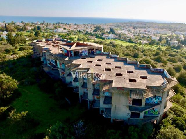 Terreno com viabilidade para construir um hotel, vistas de m. 4340m² Luz