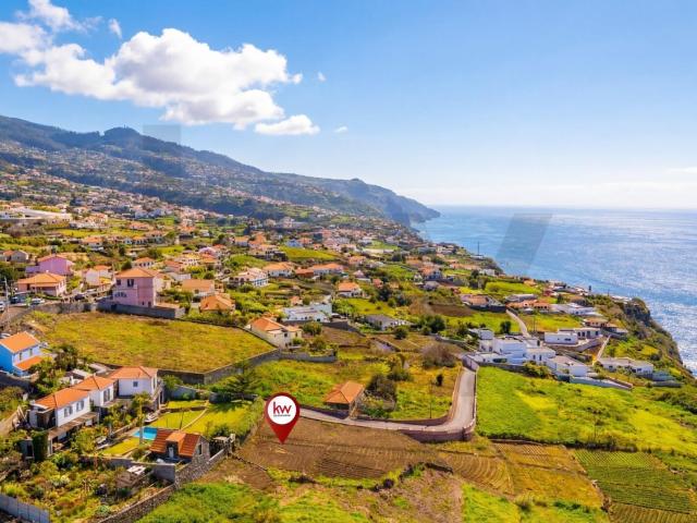 Terreno com vista mar e potencial de construção no Lombo do Girão, Estreito da Calheta