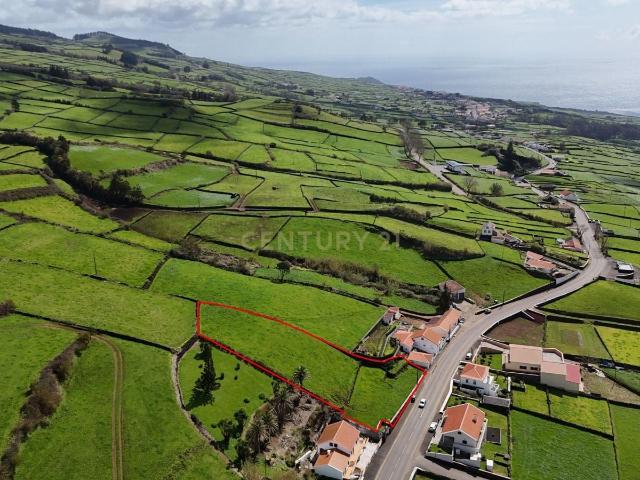 Terreno com Vista Mar em Localização Privilegiada