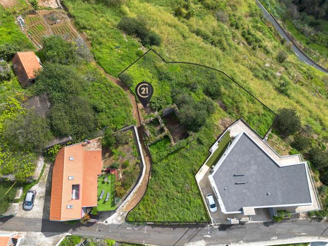 Terreno com Vista Mar em Zona Privilegiada Calheta 350m² Calheta