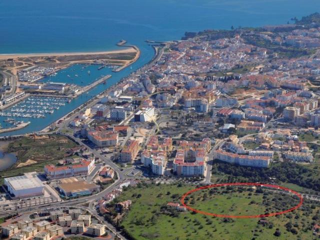 Terreno com Vista Mar para construção de prédio com 12 apartamentos em Lagos, Algarve, Portugal