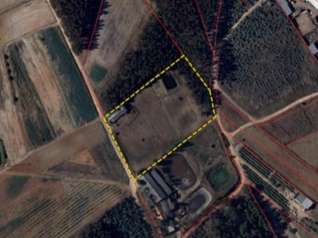 Terreno com armazém em recuperação