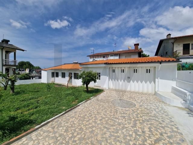 Terreno com Benfeitorias – 530 m² – Arrifana, Santa Maria da Feira