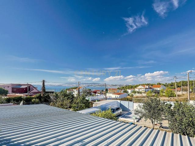 Terreno com Casa de Madeira e Vista Panorâmica em Quinta da Raposeira, Caparica