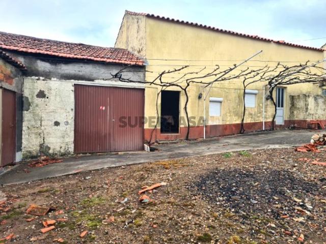 Casa de arrumos com terreno, em Aguda Figueiró dos Vinhos