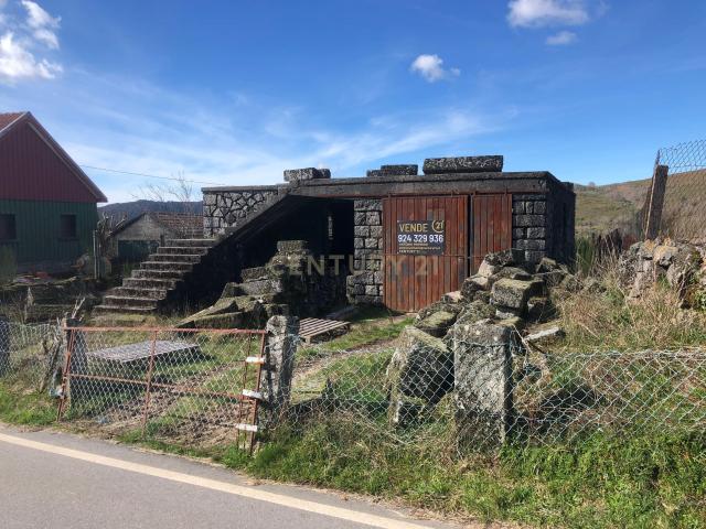 Terreno com casa em Construção integrada no Parque Nacional de Peneda Gerês