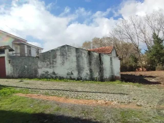 Casa para Reformar com Grande Lote de Terreno em Vila Nova De Gaia