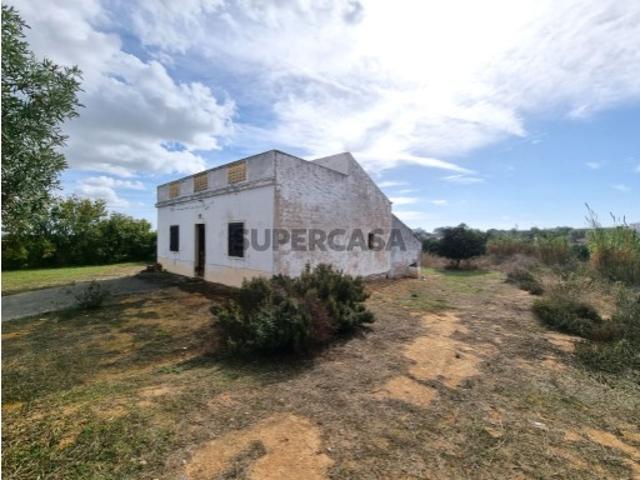 Terreno com casa, para renovar ou nova construção Albufeira
