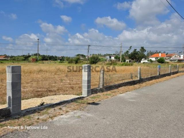 Terreno com cerca de 2347m2 com viabilidade de construção