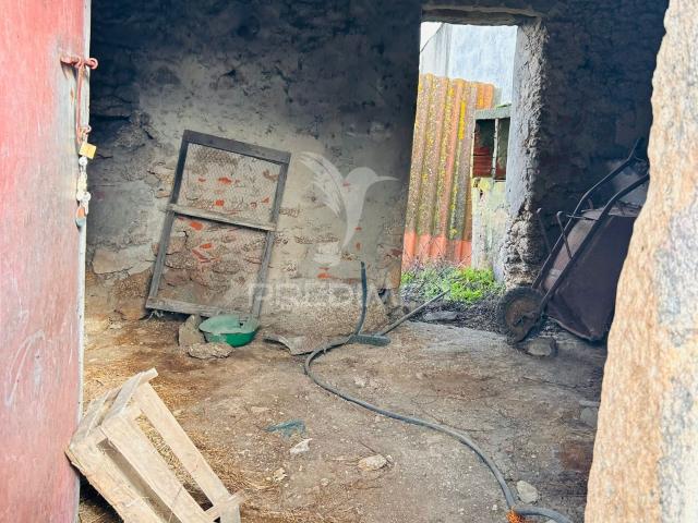 Terreno com Construção para Reabilitar Tolosa