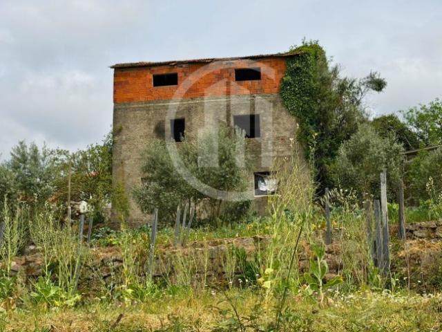 Terreno com construção Vale da Loba, Beijós