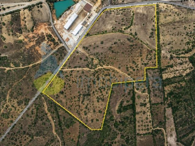 Terreno com grande area,urbanizavel,em Algoz no centro do Algarve