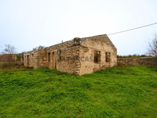 Terreno com moradia por recuperar em Bela Salema, Faro