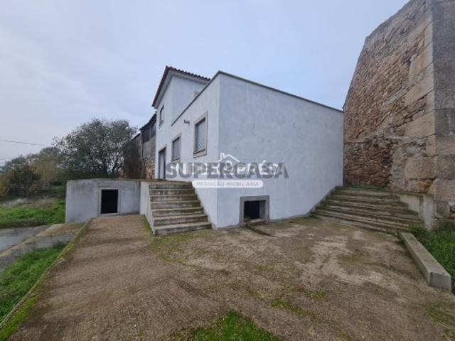 Terreno com moradia T3 em construção Vila Nova Foz Côa