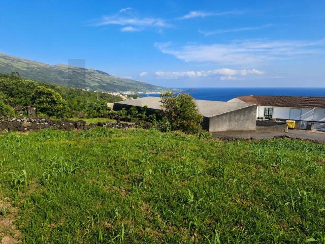 Terreno com potencial de Construção no Pico