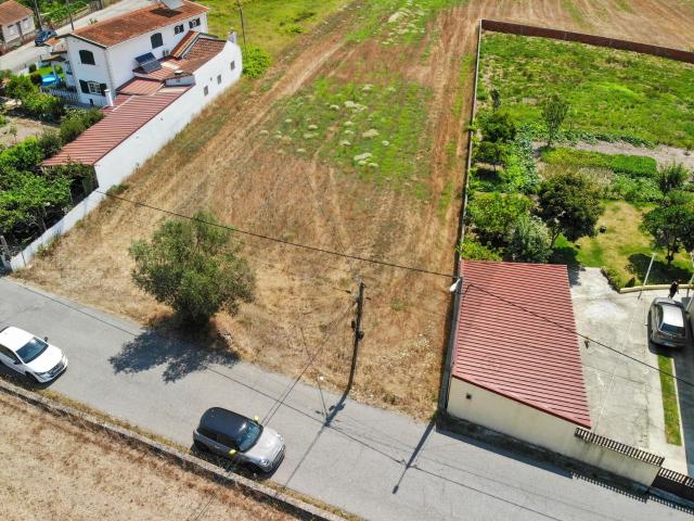 Terreno com Potencial para 2 Moradias | 3.600 m² | Excelente Localização em Beduído
