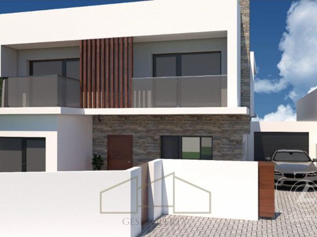Terreno com projecto aprovado na Charneca da Caparica