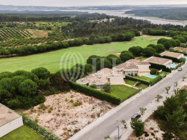 Terreno com projecto aprovado no Bom Sucesso, em Óbidos