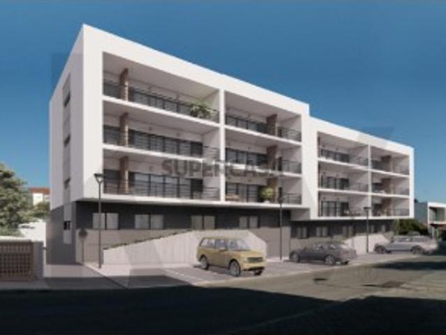 Terreno com Projecto Aprovado para 16 fogos e 5 moradias