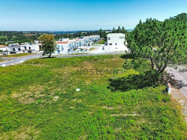 Terreno com projecto em Portela da Vila