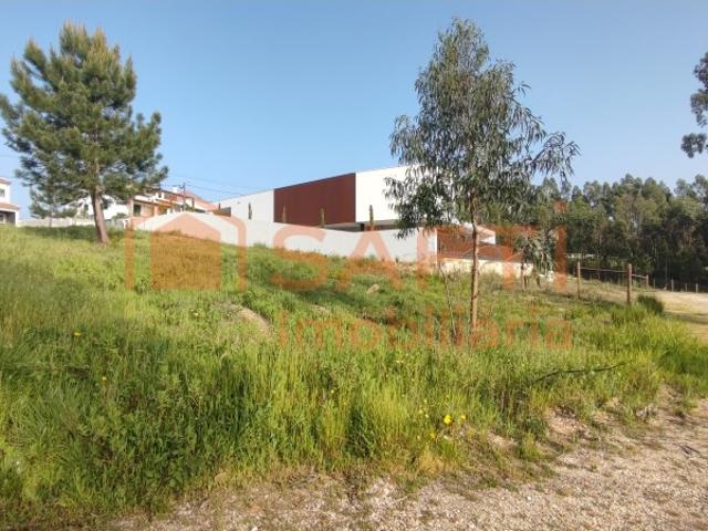 Terreno com Projeto Aprovado de Moradia T3, Leiria