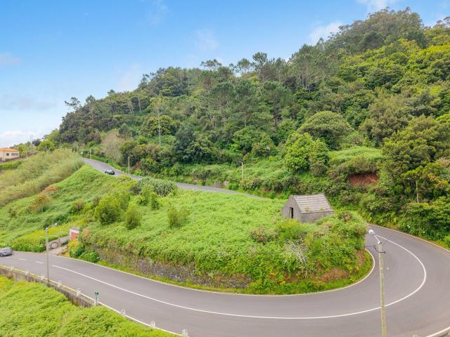 Terreno com Projeto Aprovado e Vista Mar Madeira
