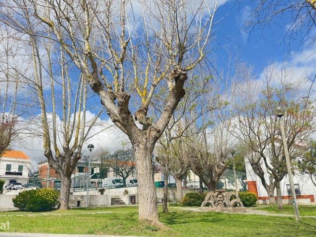Terreno com Projeto Aprovado para 2 fraes de Moradias de Tipologia T