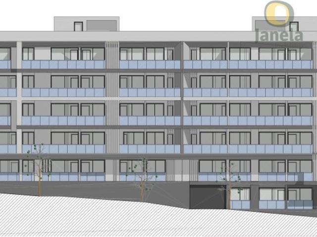 Terreno com Projeto Aprovado para 46 Apartamentos em Quarteira