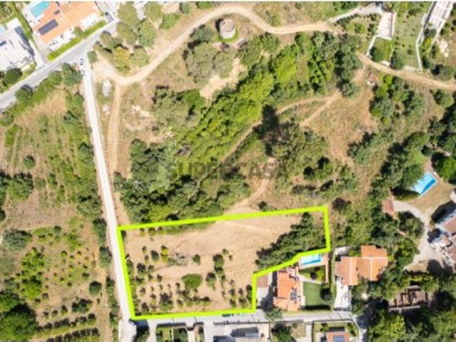 Terreno com projeto aprovado para cinco moradias em Setúbal