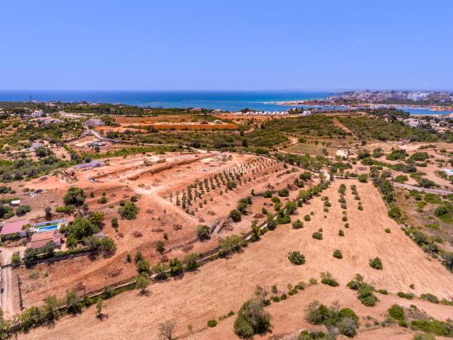 Terreno com Projeto Aprovado para Hotelaria em Ferragudo com Vista de Campo