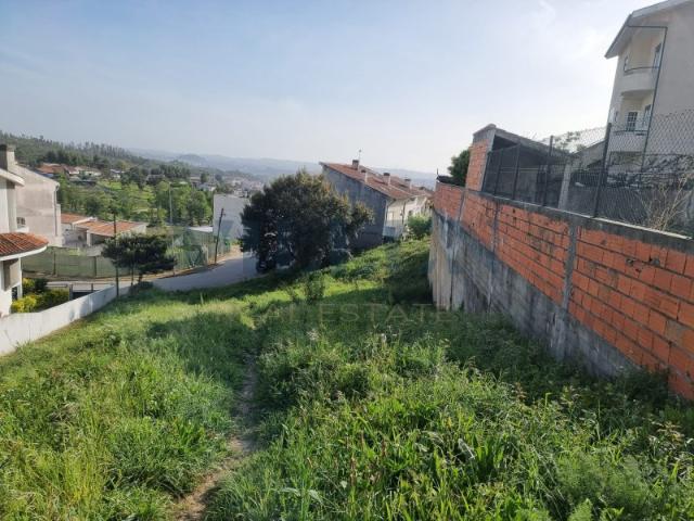 Terreno com Projeto Aprovado para Moradia T3 Pronto a Construir