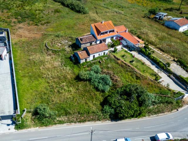 Terreno com projeto de moradia aprovado perto de S. Martinho do Porto