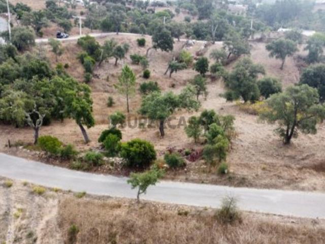 Terreno com Projeto de Arquitetura para Moradia T4