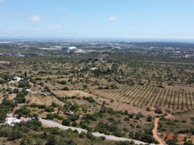 Terreno com projeto de loteamento para 9 moradias, em fase de aprovação, vista mar, Santa Bárbara de Nexe, Algarve