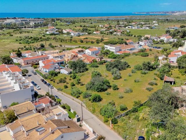 Terreno com Projeto para Construção de 9 Moradias – Vale de Parra, Albufeira