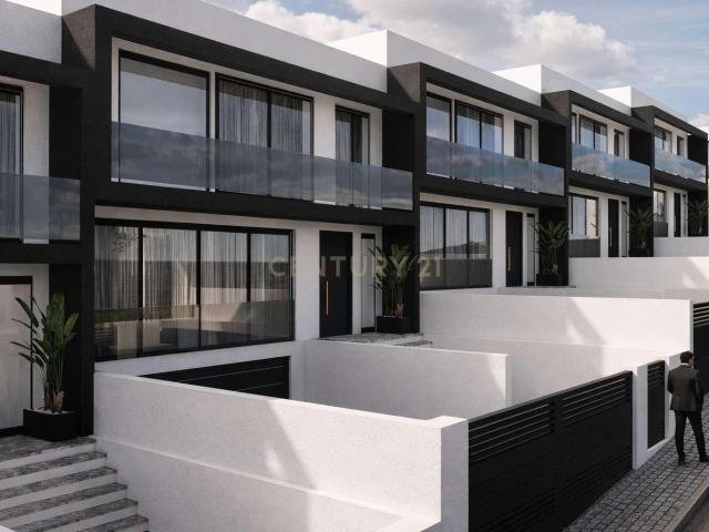 Terreno com Projeto para Moradia de Gaveto – Morreira, Braga