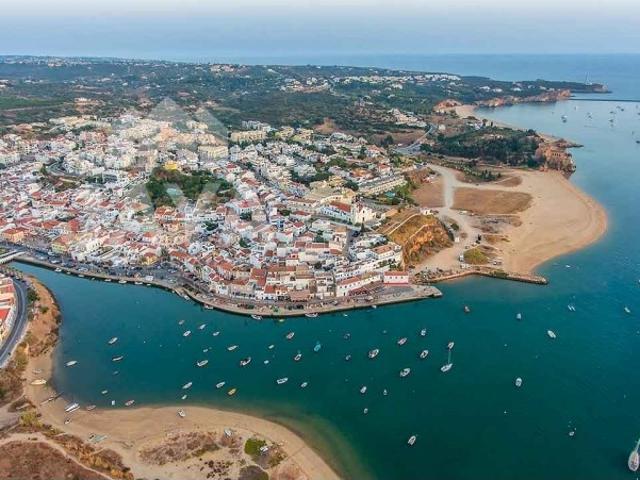Terreno com Projeto Turístico Aprovado em Ferragudo 29.940 m²