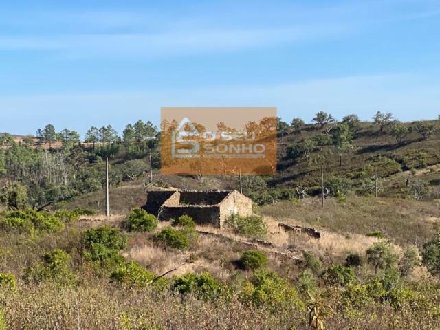Terreno com Ruína
