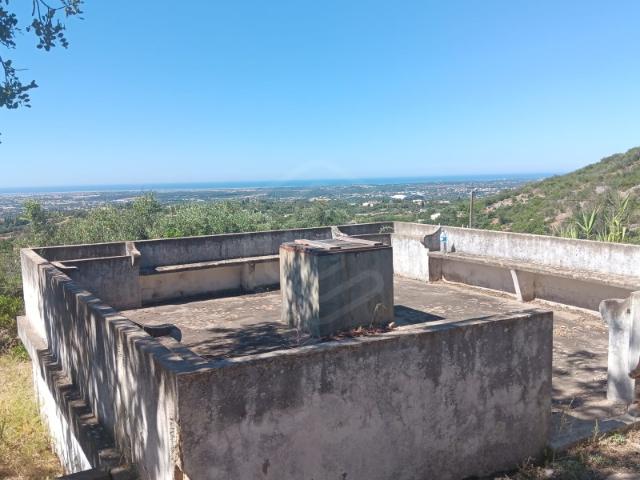Terreno com ruína, vista mar, Santa Bárbara de Nexe, Faro, Algarve