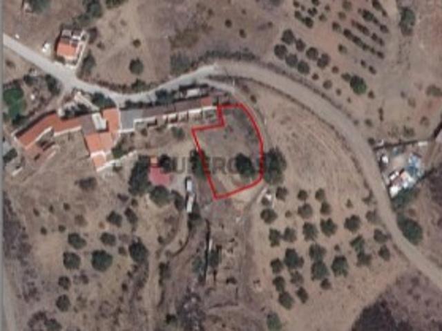 Terreno com ruína com uma área total de 685m2 no Vale Andreu Castro Marim