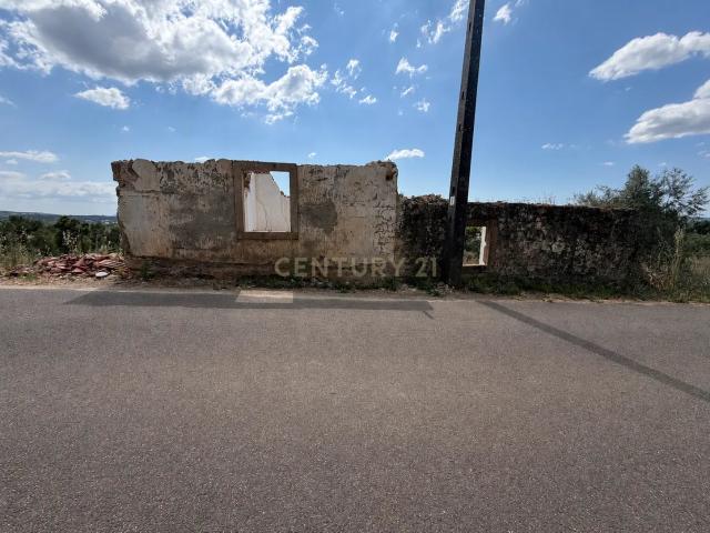 Terreno com Ruína com Vista Panorâmica em Ferreira do Zêzere