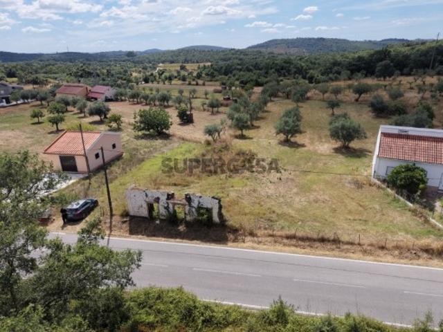 Terreno com ruína e excelente potencial de construção em Areias