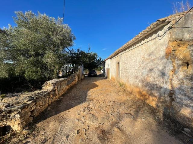 Terreno com Ruína e Potencial de Reabilitação em São Clemente Loulé DUIN IMOBILIÁRIA
