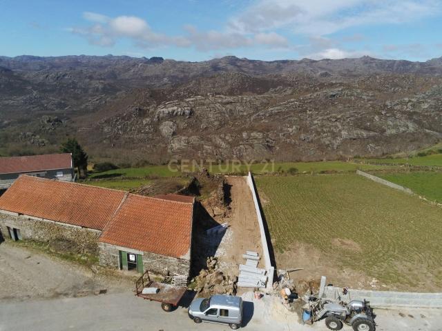 Terreno com Ruina em Pitão das Junias, zona do geres