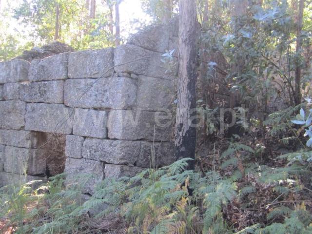 Terreno com ruina / Marco de Canaveses, Soalhães